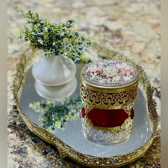 ✨ Vintage Hand-Embellished Brass Jewelry Box – One-of-a-Kind Beauty ✨ - Picture 5 of 5